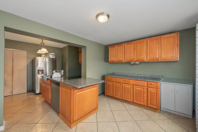 4226 W Haddon Avenue, Chicago, IL 60651