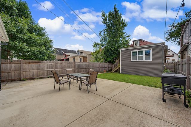 4226 W Haddon Avenue, Chicago, IL 60651