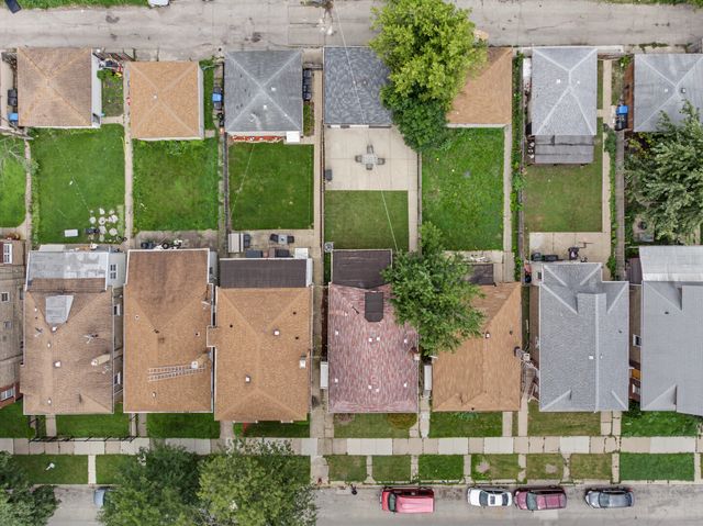 4226 W Haddon Avenue, Chicago, IL 60651