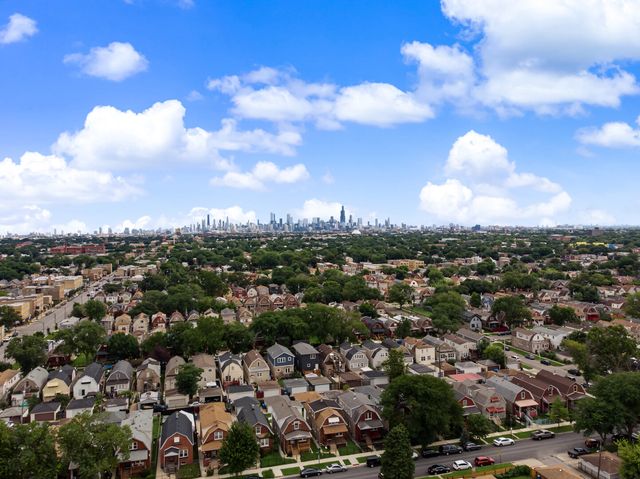 4226 W Haddon Avenue, Chicago, IL 60651