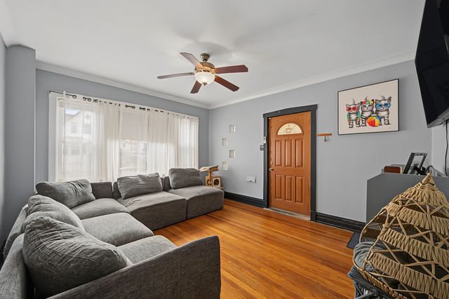4226 W Haddon Avenue, Chicago, IL 60651