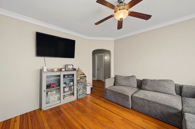 4226 W Haddon Avenue, Chicago, IL 60651