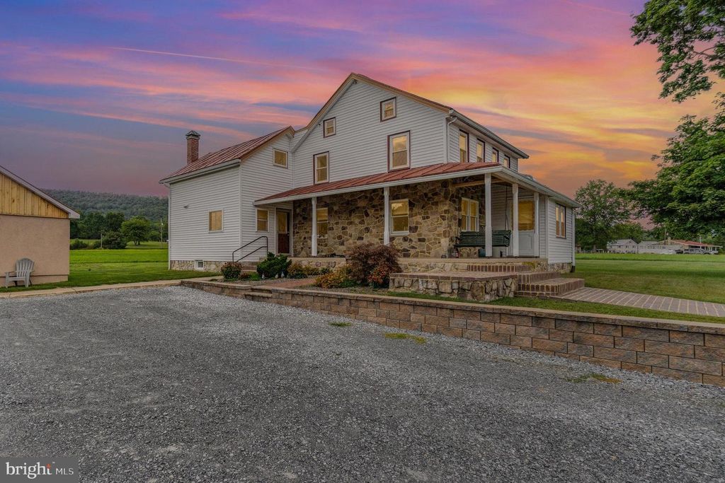 29 PARK DR, Grantville, PA 17028