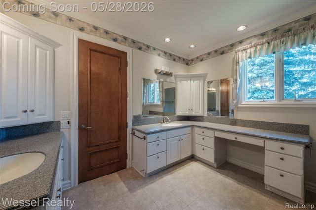 5922 Lakeview Drive, Washington Township, MI 48094