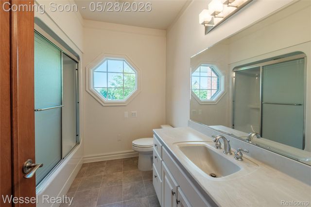 5922 Lakeview Drive, Washington Township, MI 48094