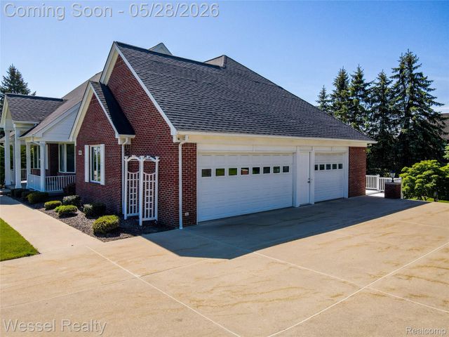 5922 Lakeview Drive, Washington Township, MI 48094