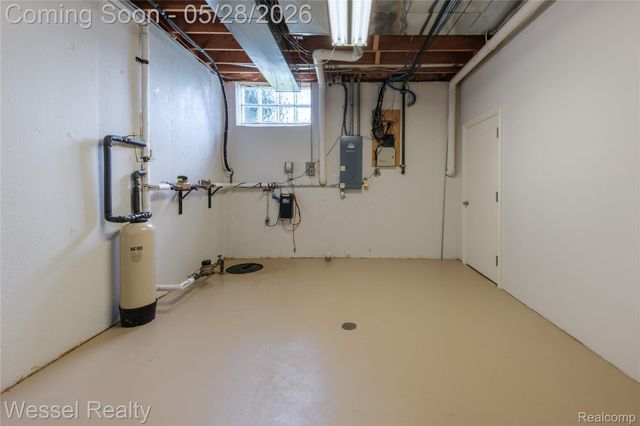 5922 Lakeview Drive, Washington Township, MI 48094