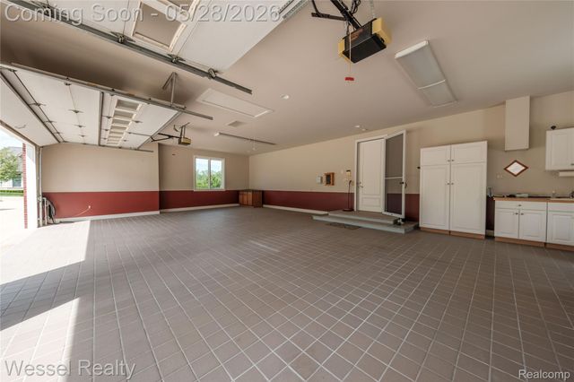 5922 Lakeview Drive, Washington Township, MI 48094