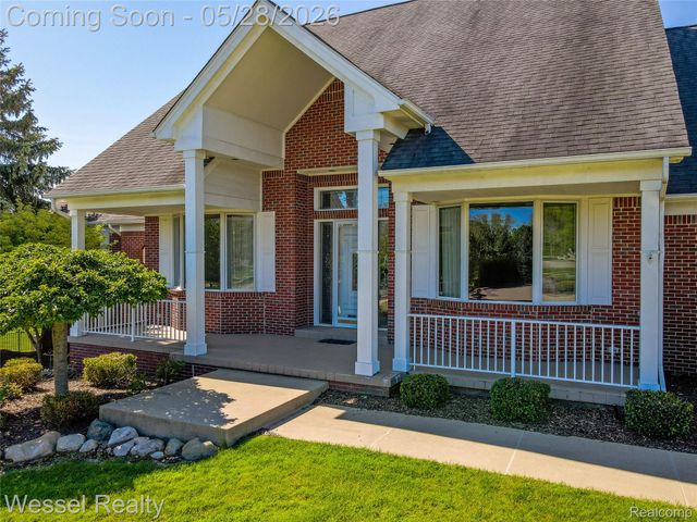 5922 Lakeview Drive, Washington Township, MI 48094