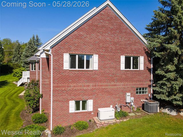 5922 Lakeview Drive, Washington Township, MI 48094