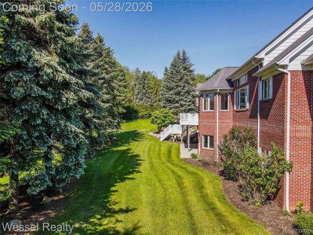 5922 Lakeview Drive, Washington Township, MI 48094