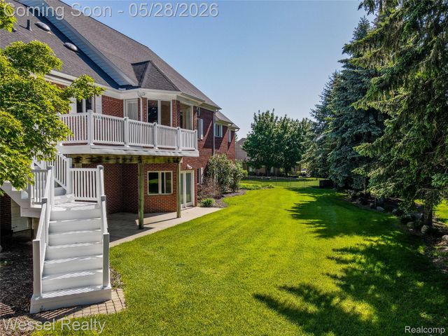 5922 Lakeview Drive, Washington Township, MI 48094