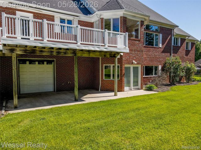 5922 Lakeview Drive, Washington Township, MI 48094