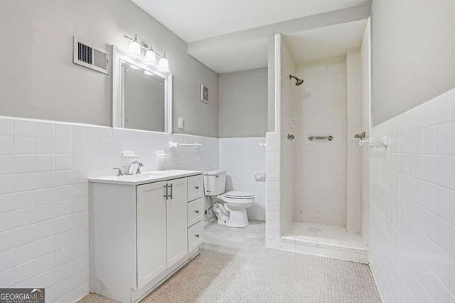 6489 Lynndale Lane, Morrow, GA 30260