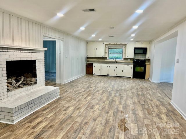 123 Riverside Drive, Mount Holly, NC 28120