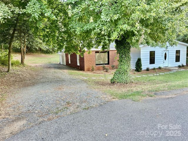 123 Riverside Drive, Mount Holly, NC 28120