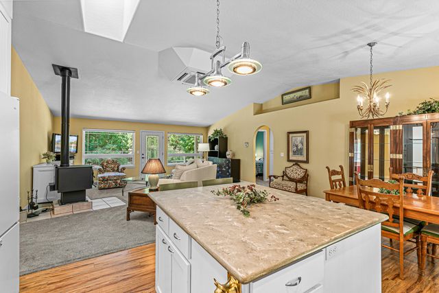 4059 Ditch Creek Road, Rogue River, OR 97537