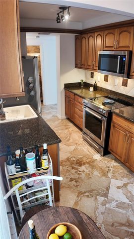 900 NW Greensward Ln 111-G, Delray Beach, FL 33445