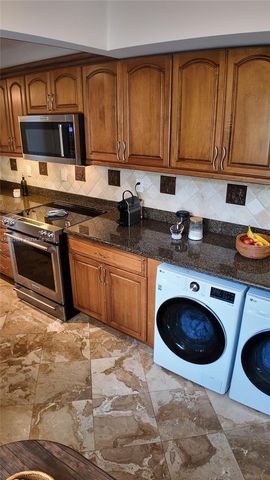 900 NW Greensward Ln 111-G, Delray Beach, FL 33445