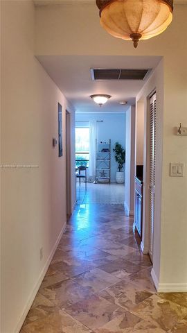 900 NW Greensward Ln 111-G, Delray Beach, FL 33445