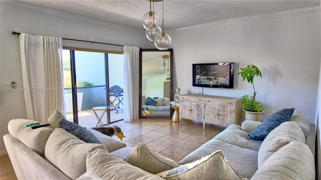 900 NW Greensward Ln 111-G, Delray Beach, FL 33445