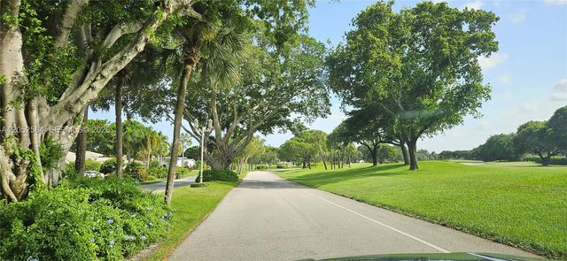 900 NW Greensward Ln 111-G, Delray Beach, FL 33445