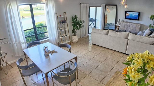 900 NW Greensward Ln 111-G, Delray Beach, FL 33445