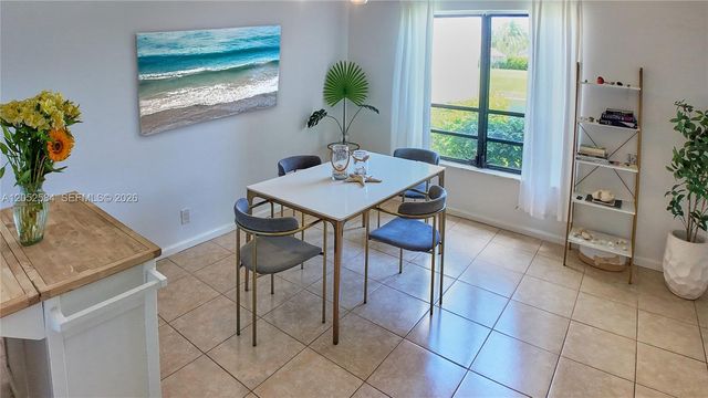 900 NW Greensward Ln 111-G, Delray Beach, FL 33445
