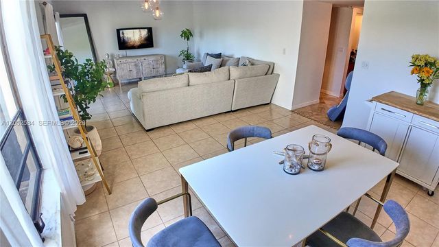 900 NW Greensward Ln 111-G, Delray Beach, FL 33445
