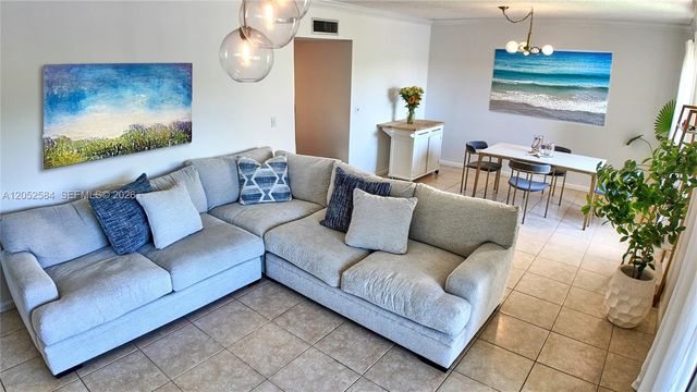 900 NW Greensward Ln 111-G, Delray Beach, FL 33445