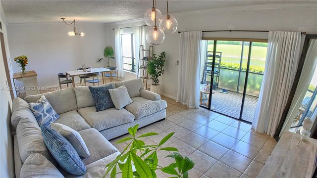 900 NW Greensward Ln 111-G, Delray Beach, FL 33445