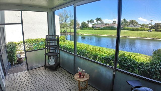 900 NW Greensward Ln 111-G, Delray Beach, FL 33445