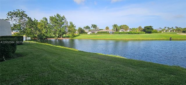 900 NW Greensward Ln 111-G, Delray Beach, FL 33445
