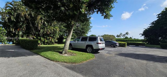 900 NW Greensward Ln 111-G, Delray Beach, FL 33445