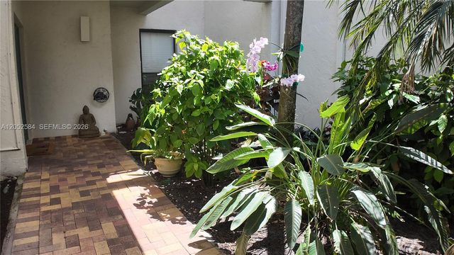 900 NW Greensward Ln 111-G, Delray Beach, FL 33445