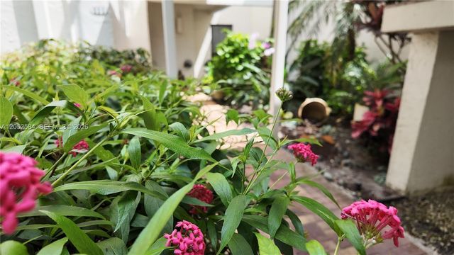 900 NW Greensward Ln 111-G, Delray Beach, FL 33445