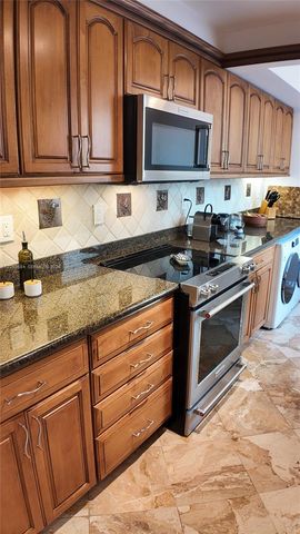 900 NW Greensward Ln 111-G, Delray Beach, FL 33445