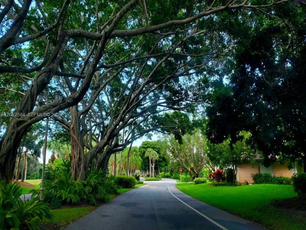 900 NW Greensward Ln 111-G, Delray Beach, FL 33445