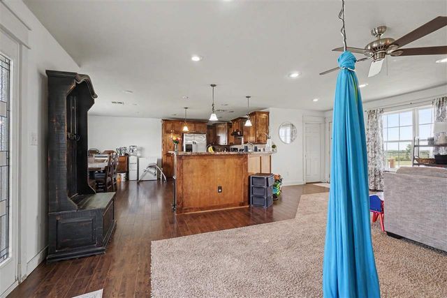 9204 SW Tinney Rd, Faxon, OK 73504