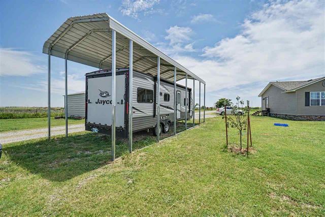 9204 SW Tinney Rd, Faxon, OK 73504