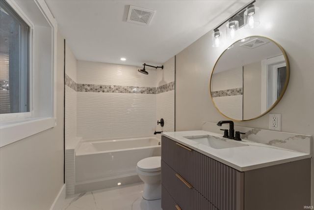 3002 Robinhood Lane, South Bend, IN 46614
