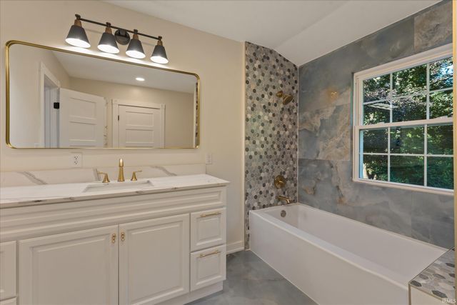 3002 Robinhood Lane, South Bend, IN 46614