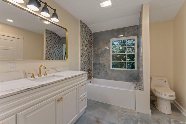 3002 Robinhood Lane, South Bend, IN 46614