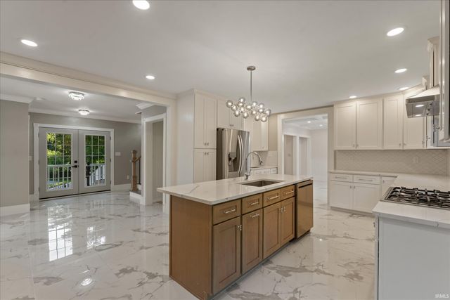 3002 Robinhood Lane, South Bend, IN 46614