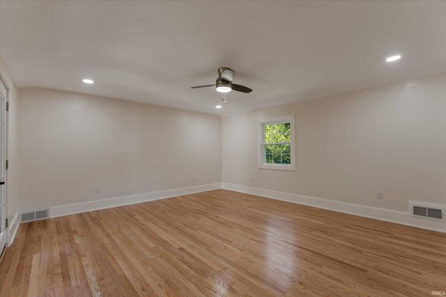 3002 Robinhood Lane, South Bend, IN 46614