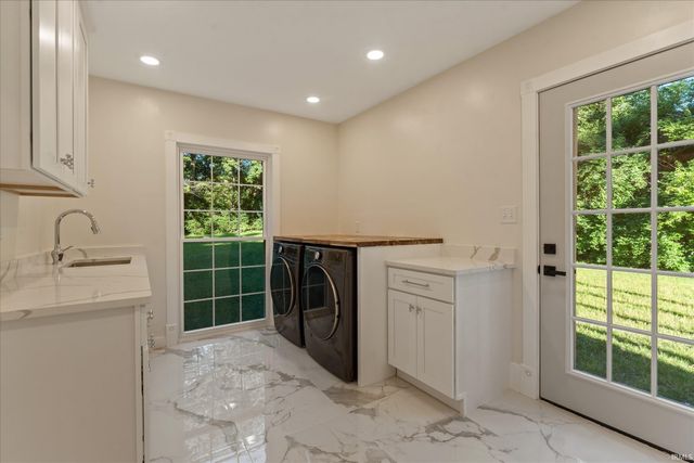 3002 Robinhood Lane, South Bend, IN 46614