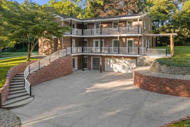 3002 Robinhood Lane, South Bend, IN 46614