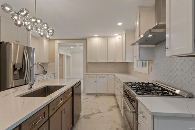 3002 Robinhood Lane, South Bend, IN 46614