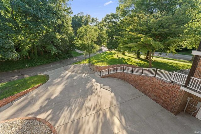3002 Robinhood Lane, South Bend, IN 46614