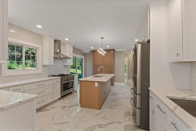 3002 Robinhood Lane, South Bend, IN 46614